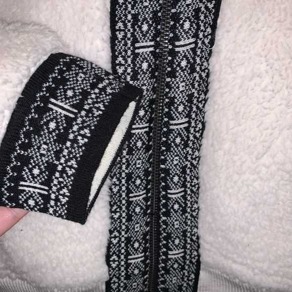 M AE Fleece Tribal Pattern Hooded Jacket - Picture 9 of 15